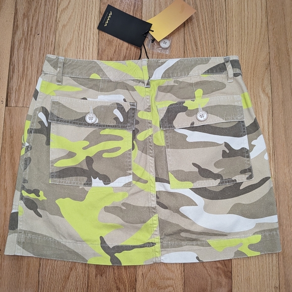 9. NWT LE SUPERBE EXTRA MINI SKIRT - Picture 2 of 8